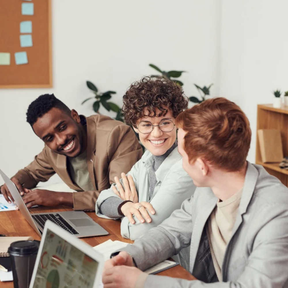 A Cordeiro Lopes Advogados atua em Direito do Trabalho. Foto: Fauxels em Pexels